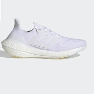 NWT Adidas Ultraboost 22 Shoes in Cloud White/Cloud White/Crystal White. Size 7.
